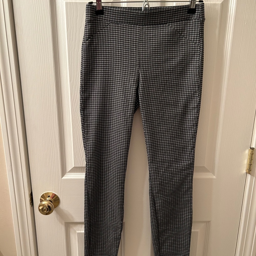 Vera Wang- Skinny Pants